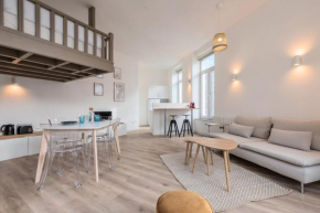 Spacious and bright studio in the center.